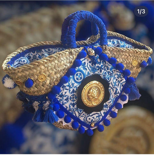 Big raffia bag with blue majolica